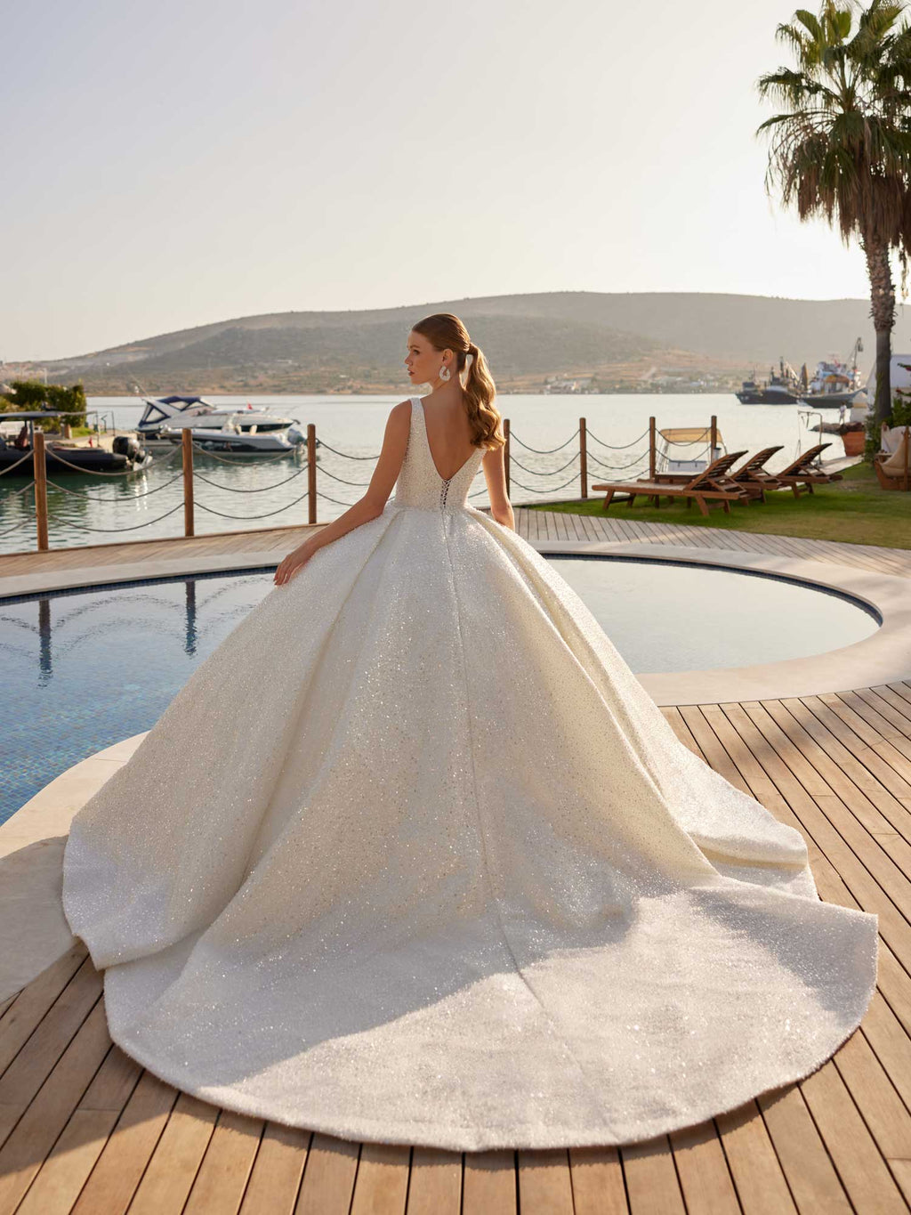 simple luxury wedding dress Simple But Elegant Dream Princess Wedding Dress Sparkly With Pearls 42