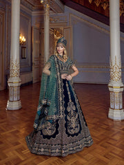 buy Stylish And Designer Emerald Green Heavy Embroidered Long Mehndi Party Gown online for women pakistani wedding duru