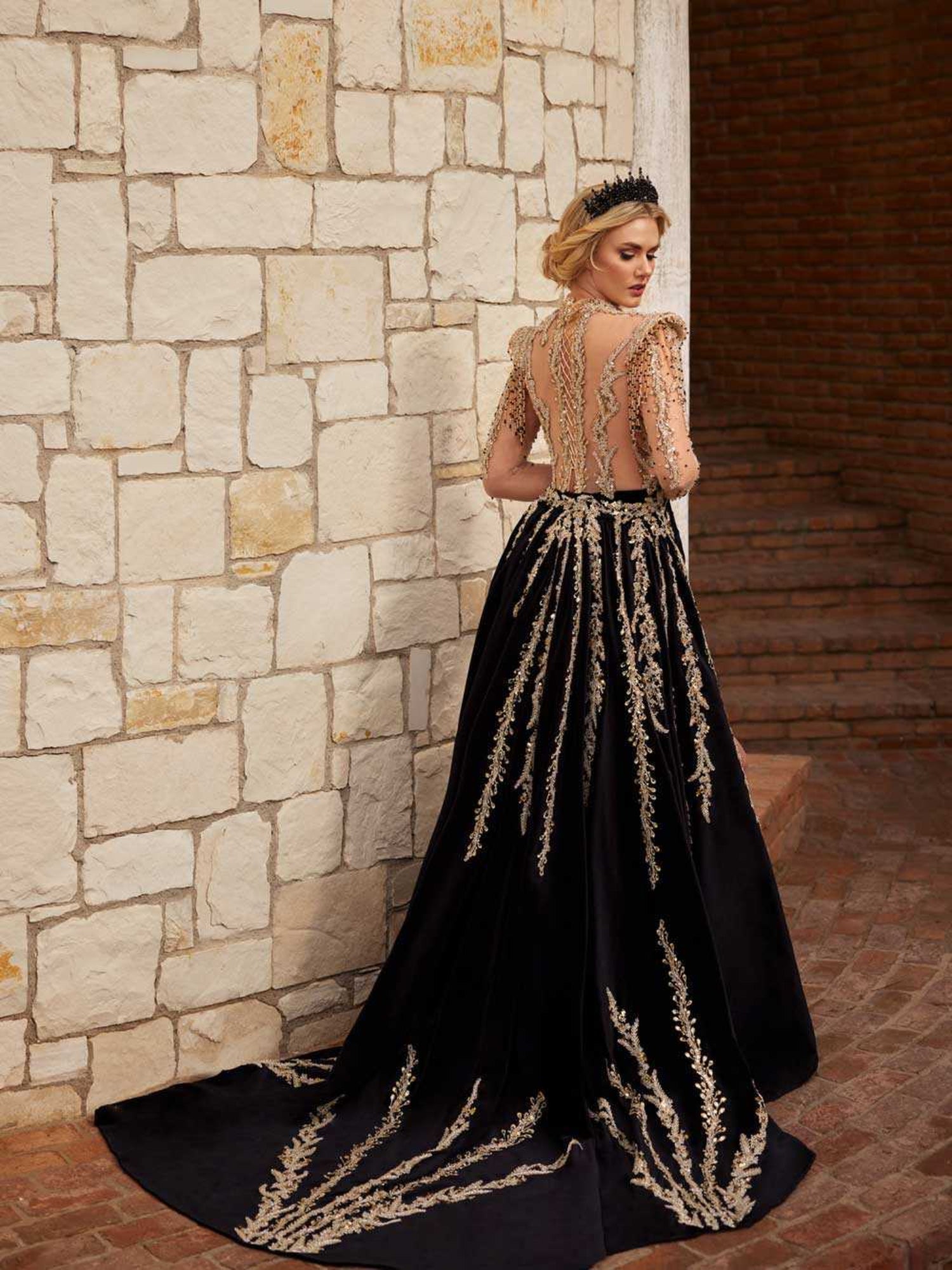 Chic Black Long Gold Lace Embellished Velvet İllusion Neck Evening Prom Dress 42