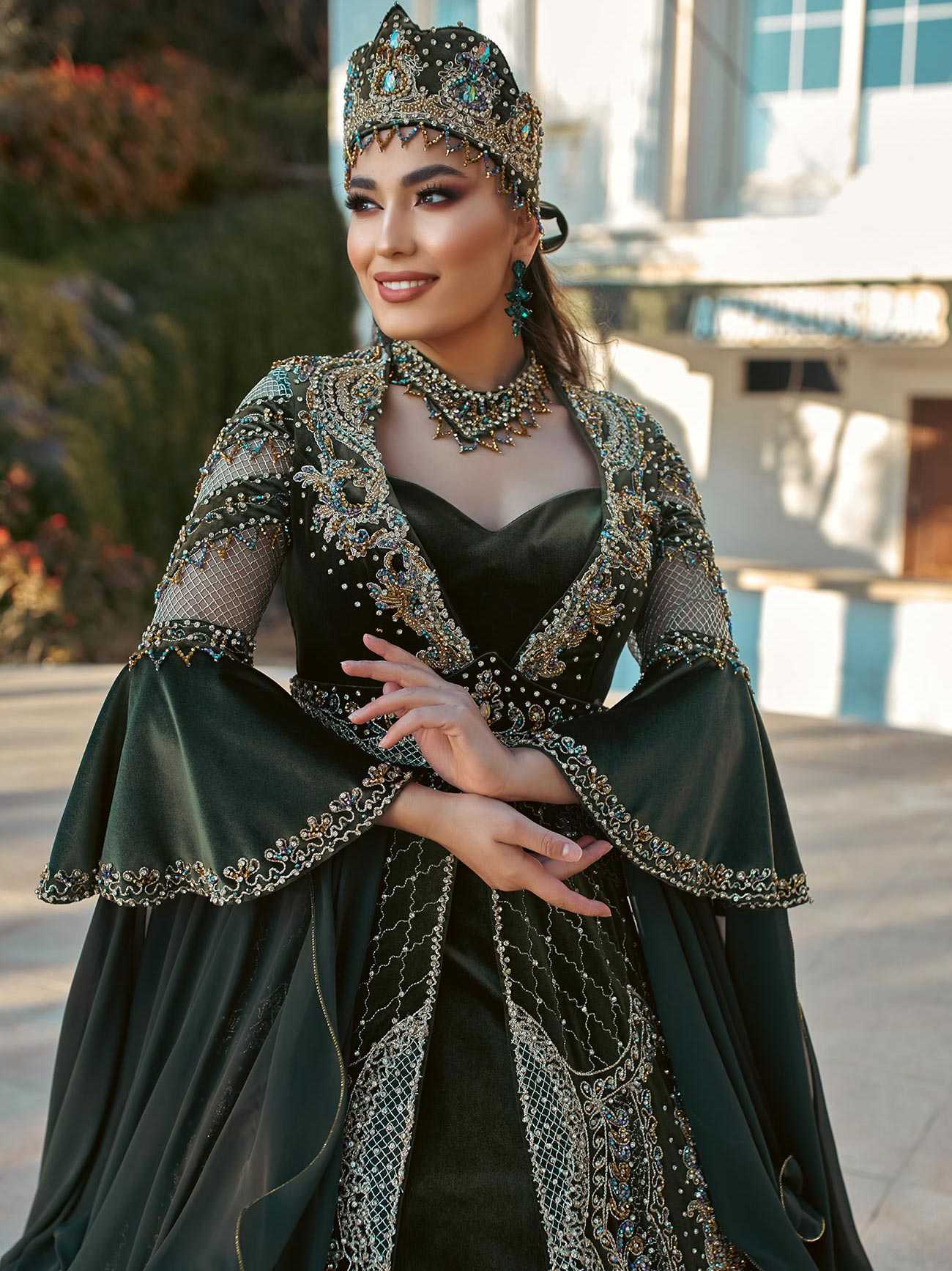 Embroidery Long Sleeve Green Bridal Dress - Main Image